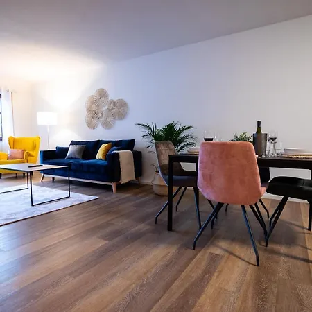 Design-ferienwohnung In Bad Neuenahr: Platz Fuer 4, Kueche, Wifi, Netflix