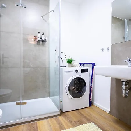 Design-ferienwohnung In Bad Neuenahr: Platz Fuer 4, Kueche, Wifi, Netflix 아파트 바트노이에나르아르바일러