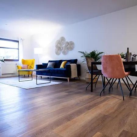 Design-ferienwohnung In Bad Neuenahr: Platz Fuer 4, Kueche, Wifi, Netflix * 바트노이에나르아르바일러