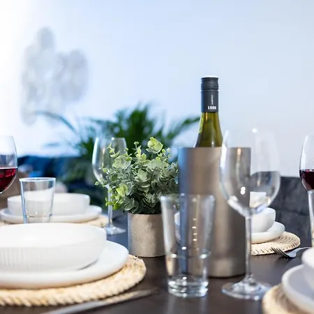 Design-ferienwohnung In Bad Neuenahr: Platz Für 4, Küche, Wifi, Netflix Apartamento