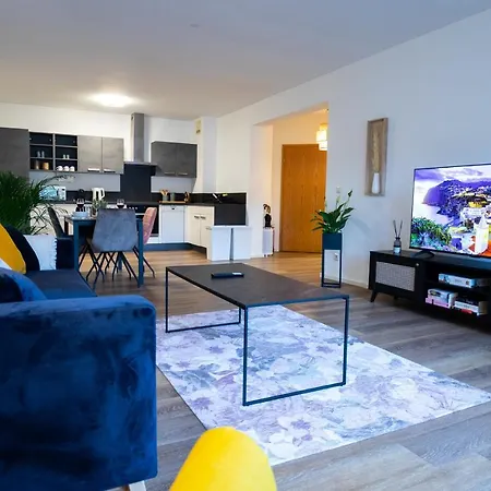 Design-ferienwohnung In Bad Neuenahr: Platz Fuer 4, Kueche, Wifi, Netflix 바트노이에나르아르바일러