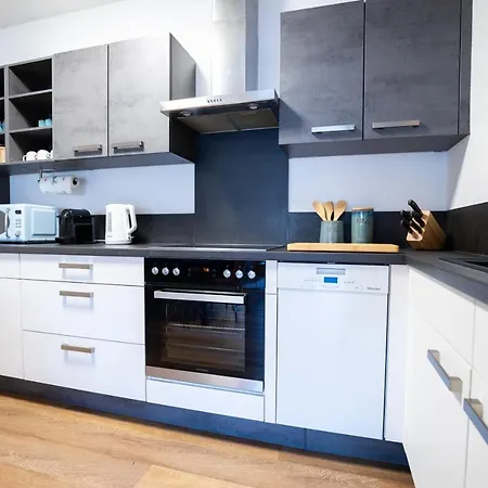 Design-ferienwohnung In Bad Neuenahr: Platz Fuer 4, Kueche, Wifi, Netflix *