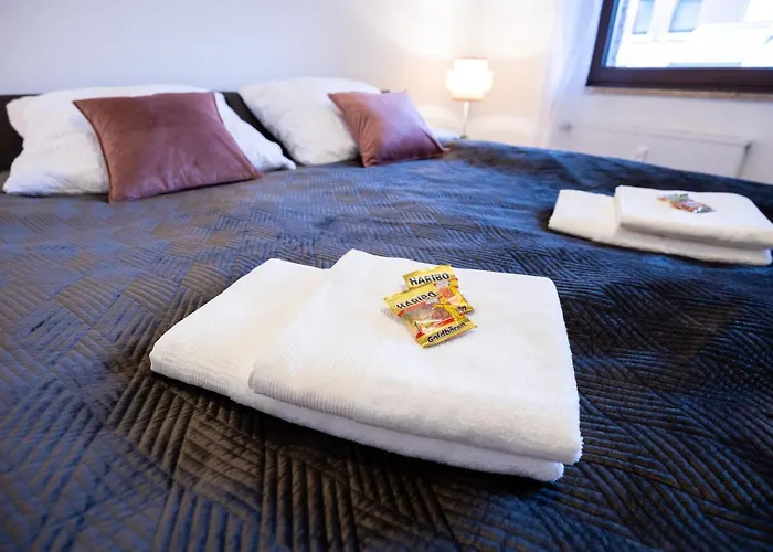 Design-ferienwohnung In Bad Neuenahr: Platz Fuer 4, Kueche, Wifi, Netflix バート・ノイェンアール・アールヴァイラー