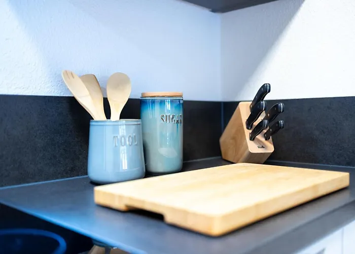 Design-ferienwohnung In Bad Neuenahr: Platz Fuer 4, Kueche, Wifi, Netflix バート・ノイェンアール・アールヴァイラー